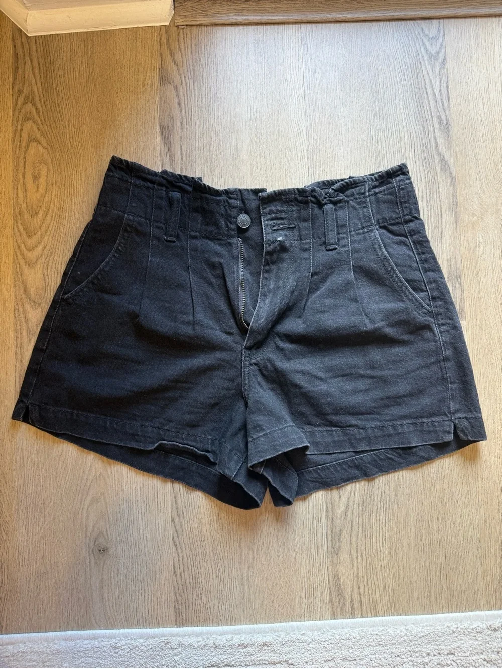 American Eagle High-Waist Black Mom Shorts